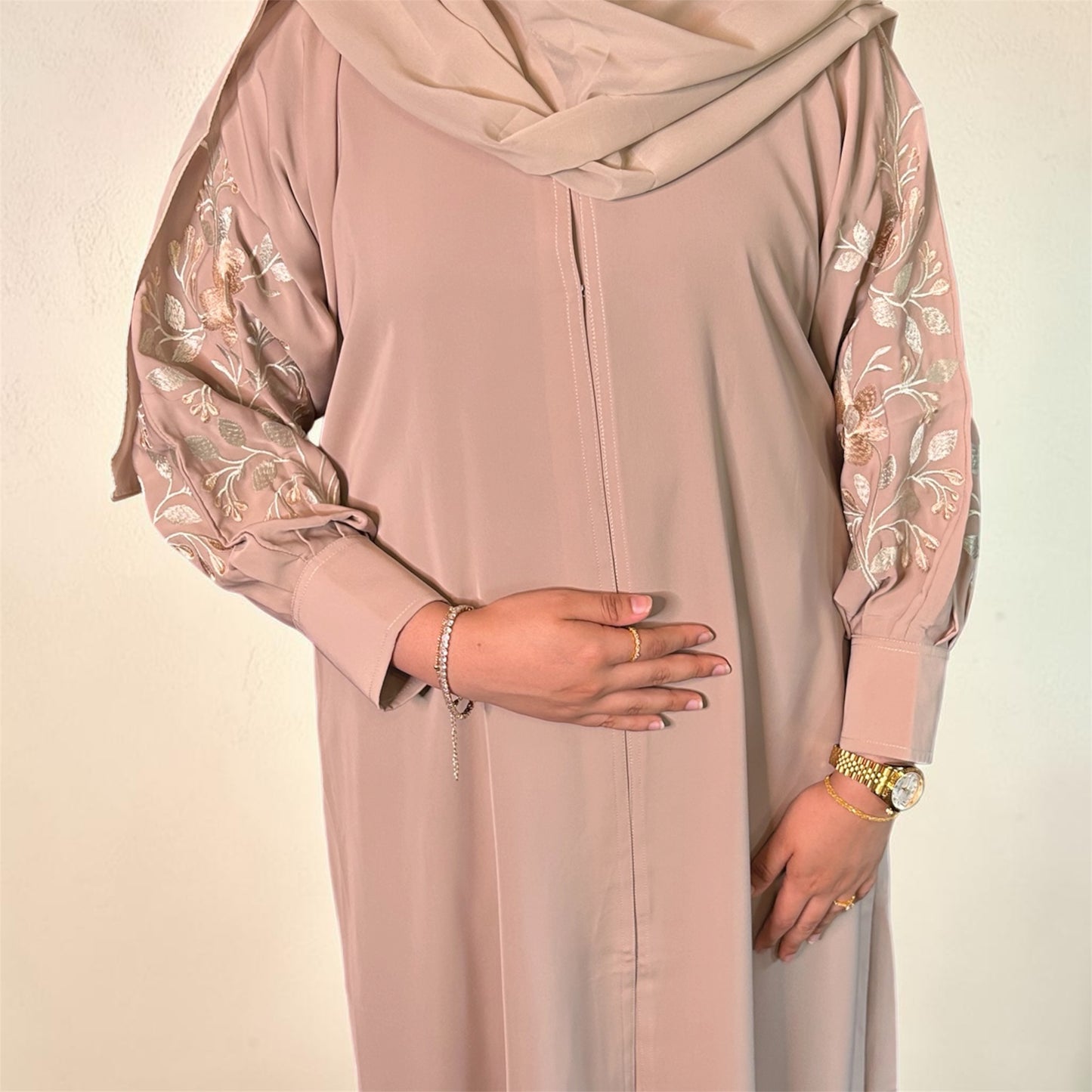 Embroidered open abaya buttons